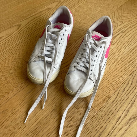 White and pink Nike blazers - Picture 3 of 3